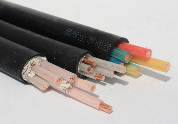 趵突泉线缆产品均为国标材质，全项包检，保证用电安全。